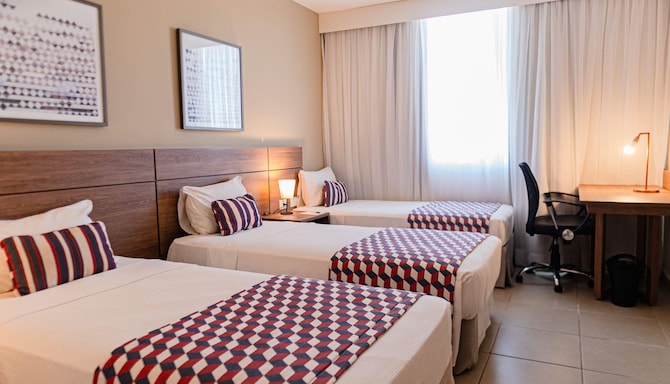 Tulip Inn Campos dos Goytacazes - Standart Room 3 single Beds