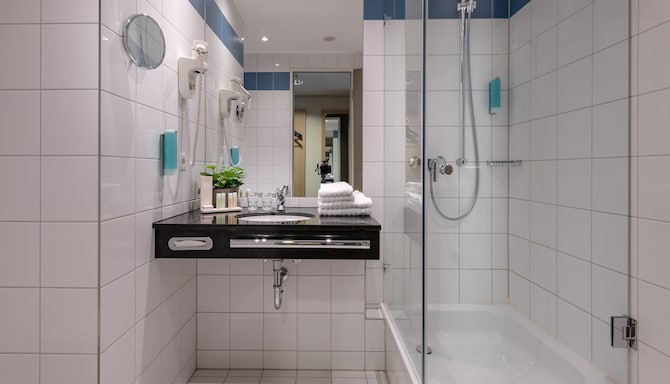 Tulip Inn Duesseldorf Arena - Zimmer Badezimmer
