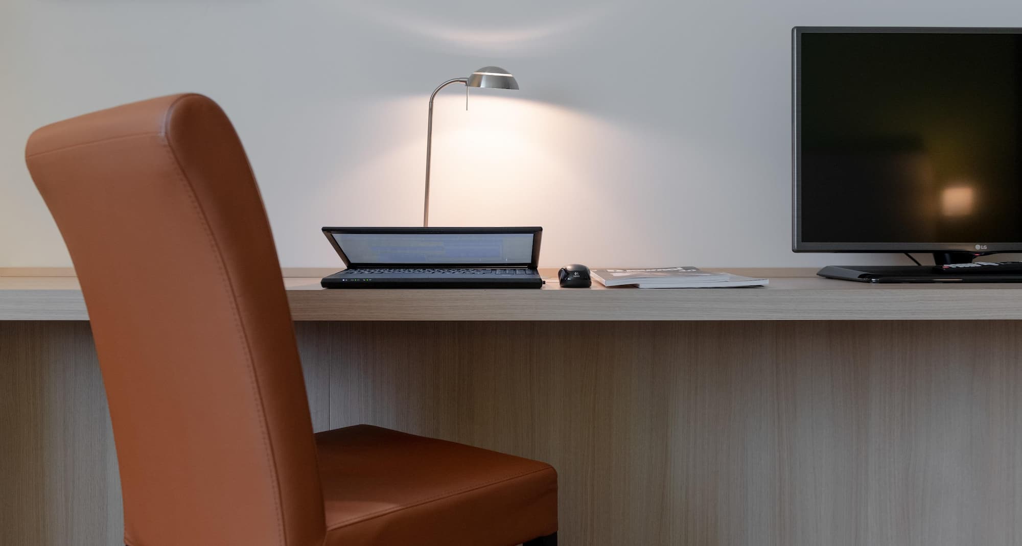 Tulip Inn Duesseldorf Arena - Zimmer Schreibtisch