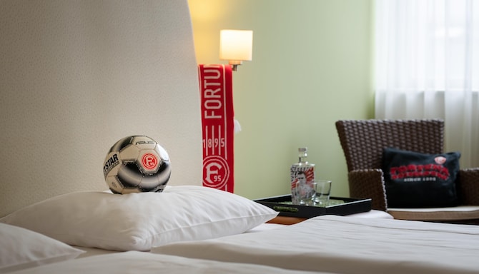 Tulip Inn Duesseldorf Arena - Zimmer Fussball