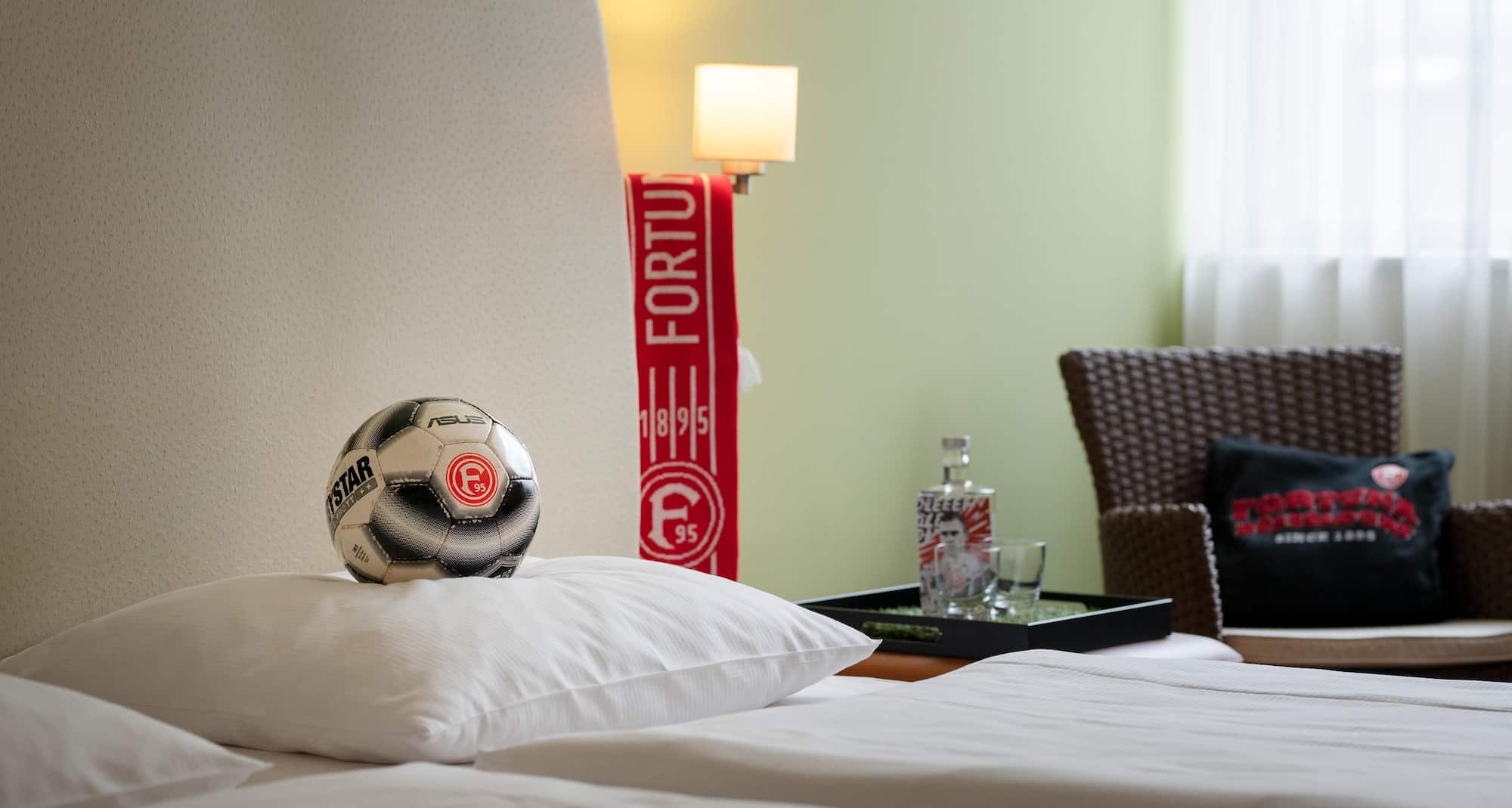Tulip Inn Duesseldorf Arena - Zimmer Fussball