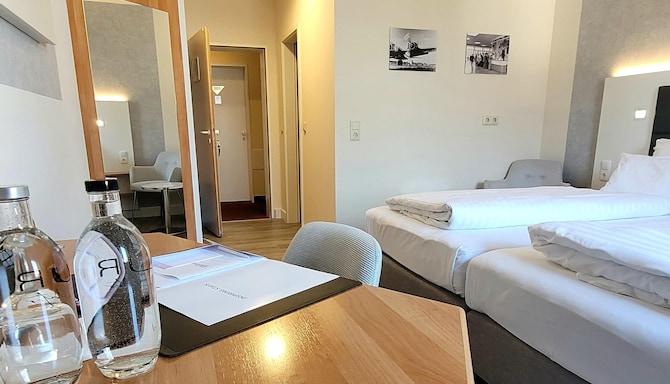 TULIP INN FRANKFURT AIRPORT - Tulip Inn Frankfurt Airport Room Interior