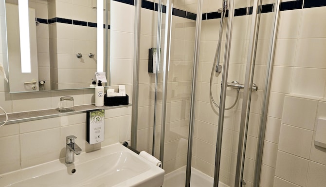 TULIP INN FRANKFURT AIRPORT - Tulip Inn Frankfurt Airport Bathroom