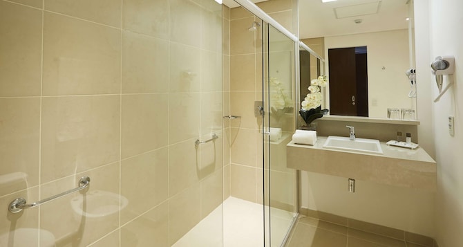 Tulip Inn Itaguai - Bathroom