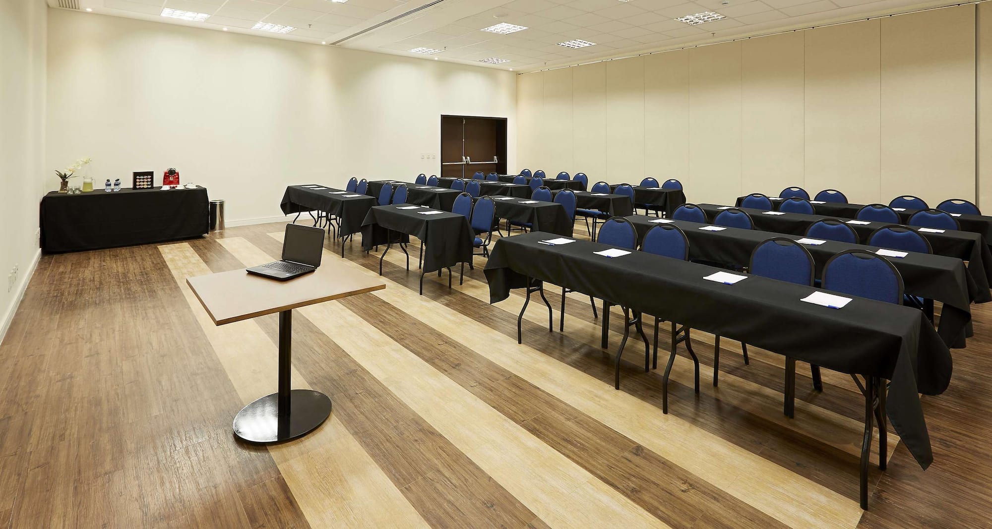 Tulip Inn Itaguai - Meeting Room