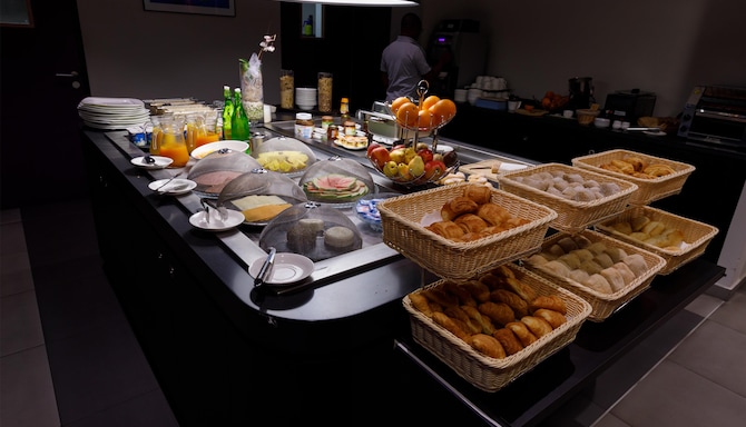 Tulip Inn Sainte Clotilde La Reunion - Breakfast