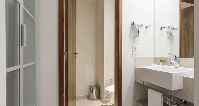 Tulip Inn Sete Lagoas - Bathroom