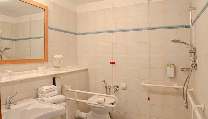 Tulip Inn Turin South - Bagno in camera degli ospiti