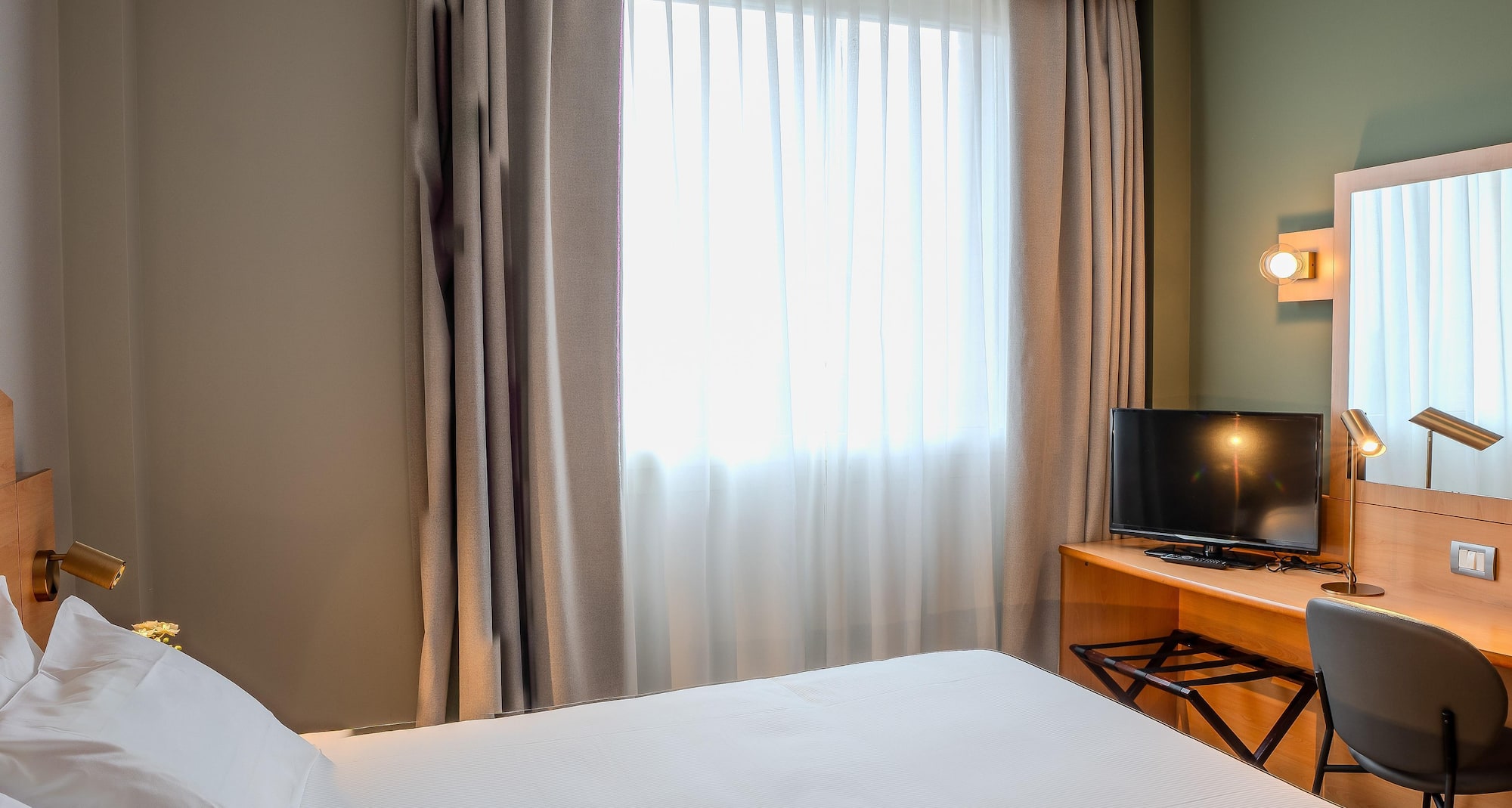 Tulip Inn Turin West - Standard rrom queen bed