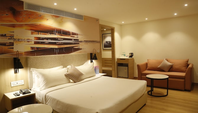 Tulip Inn Zirakpur - Luxury suite