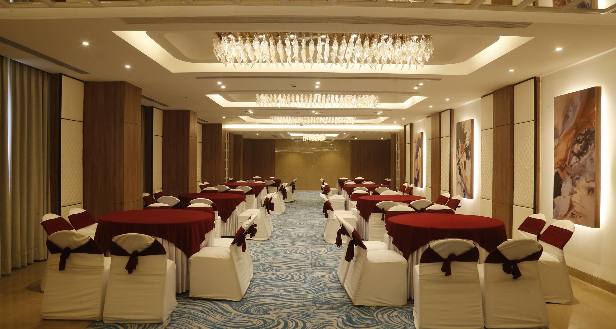 Tulip Inn Zirakpur - Restaurante / Refeicoes
