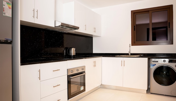 Tulip Residences Muscat The Village - Guest room kitchen/kitchenette