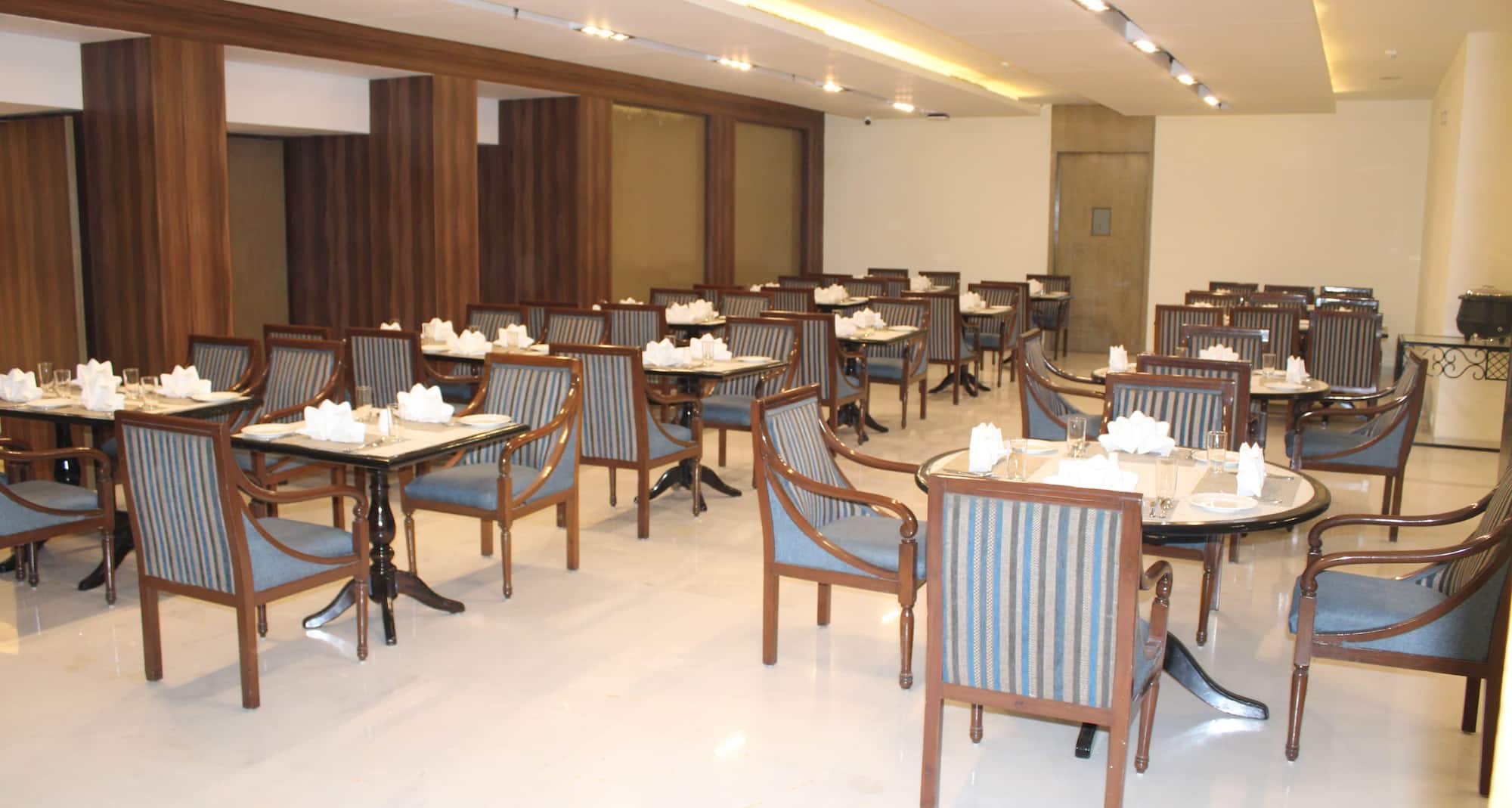 V SAROVAR PORTICO MI ROAD JAIPUR - Restaurante / Refeicoes
