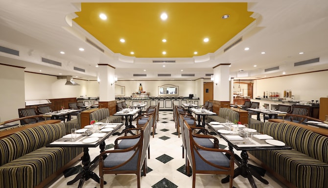 V SAROVAR PORTICO MI ROAD JAIPUR - Restaurant