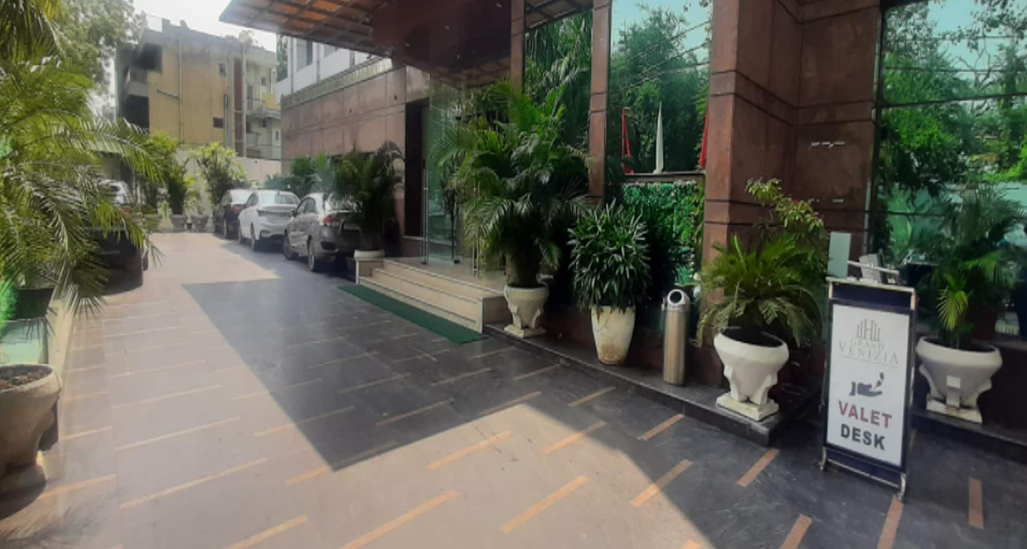 Venizia Sarovar Portico Delhi - Entrance