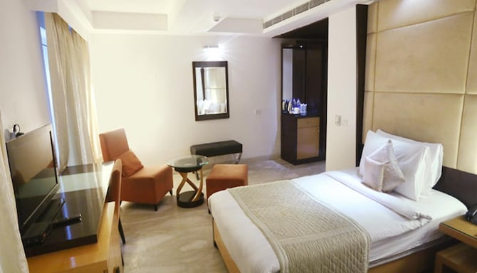 Venizia Sarovar Portico Delhi - Club Room