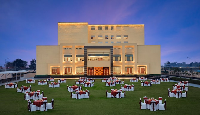 The Grand Lawns